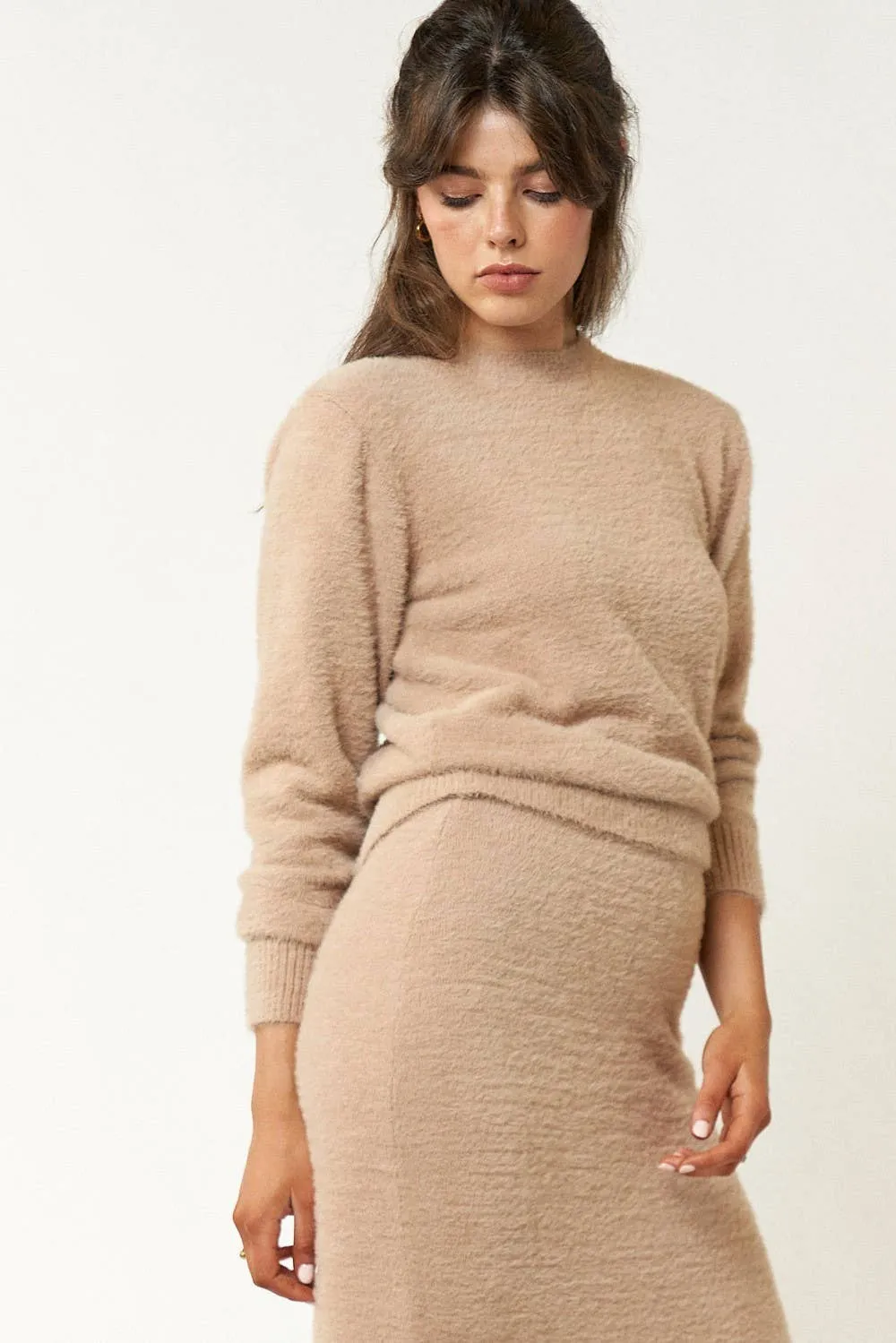 FUZZY ROUND NECK SWEATER TOP