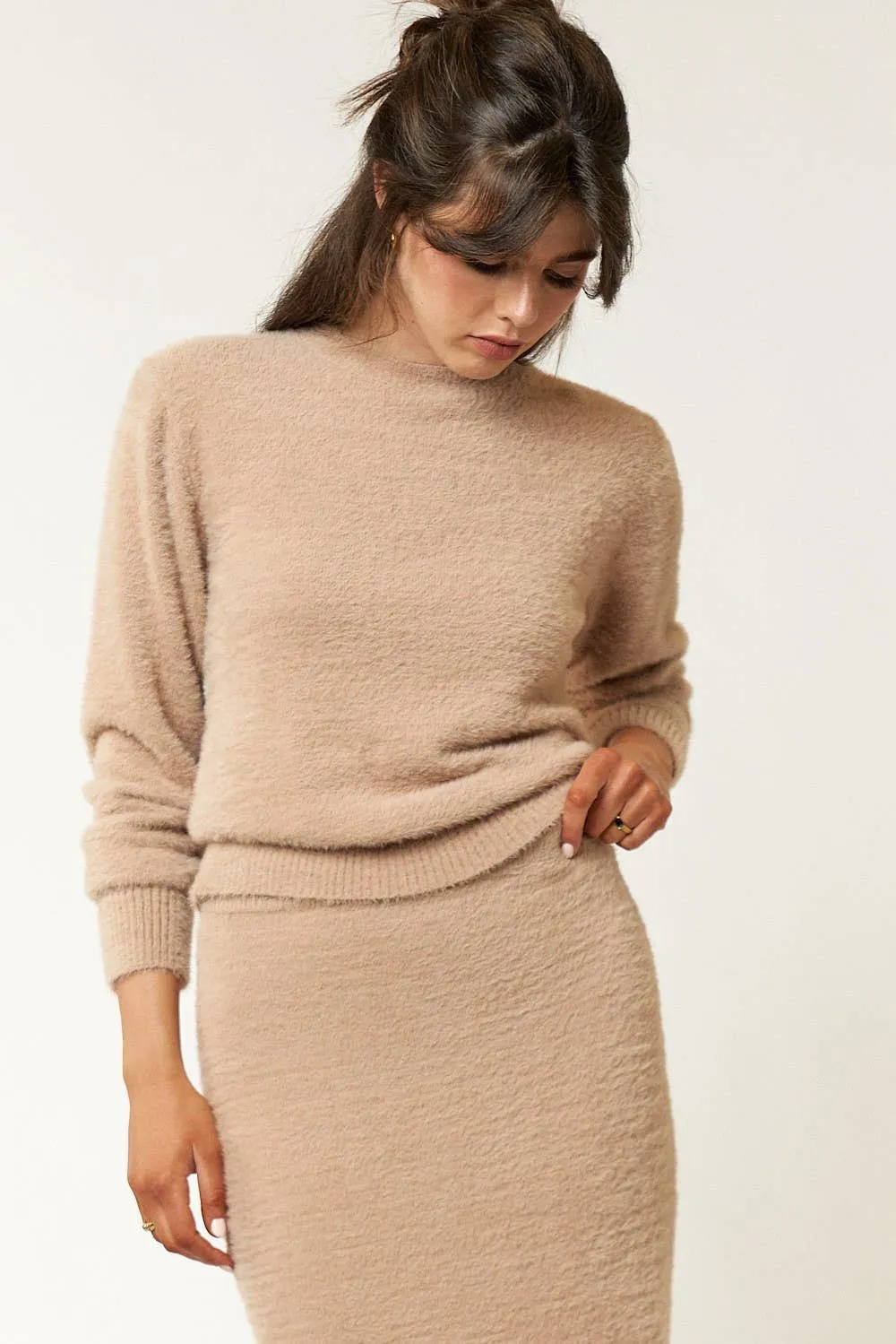 FUZZY ROUND NECK SWEATER TOP