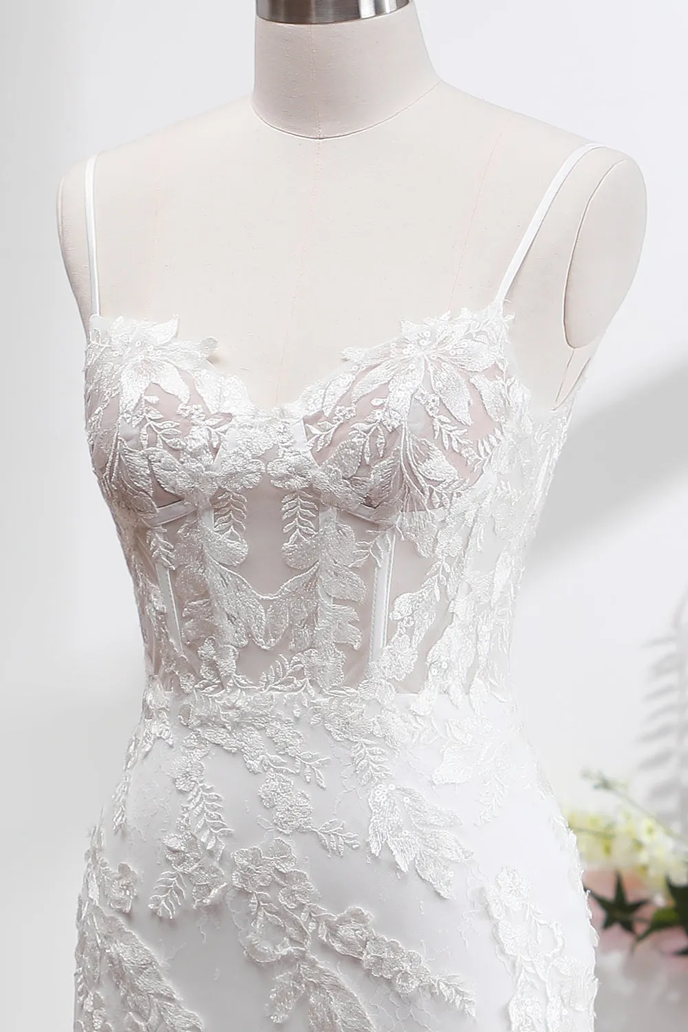 Sweep Train Tulle Corset Spaghetti Straps Wedding Dress with Appliques