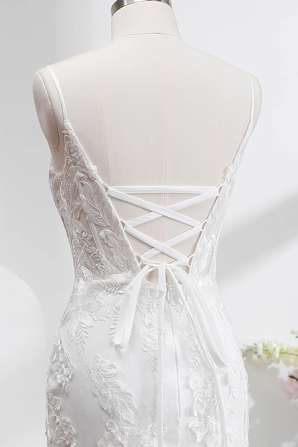 Sweep Train Tulle Corset Spaghetti Straps Wedding Dress with Appliques