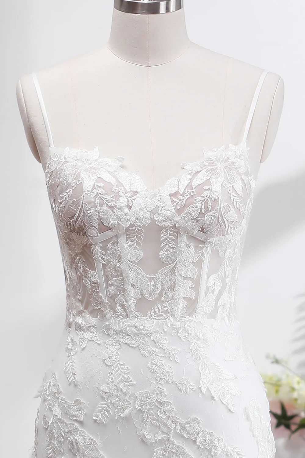 Sweep Train Tulle Corset Spaghetti Straps Wedding Dress with Appliques