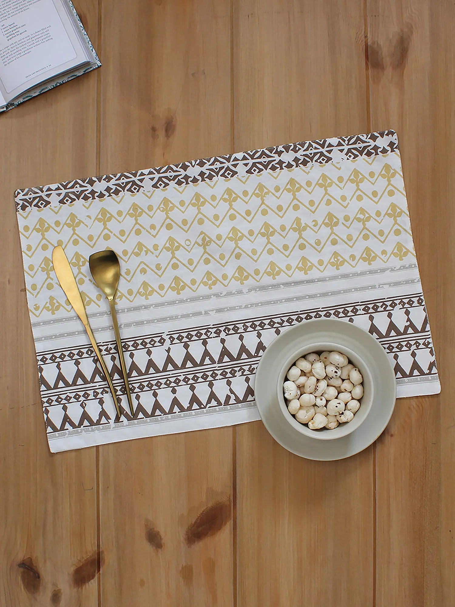 Valleri - Set Of 2 Placemats (Beige)